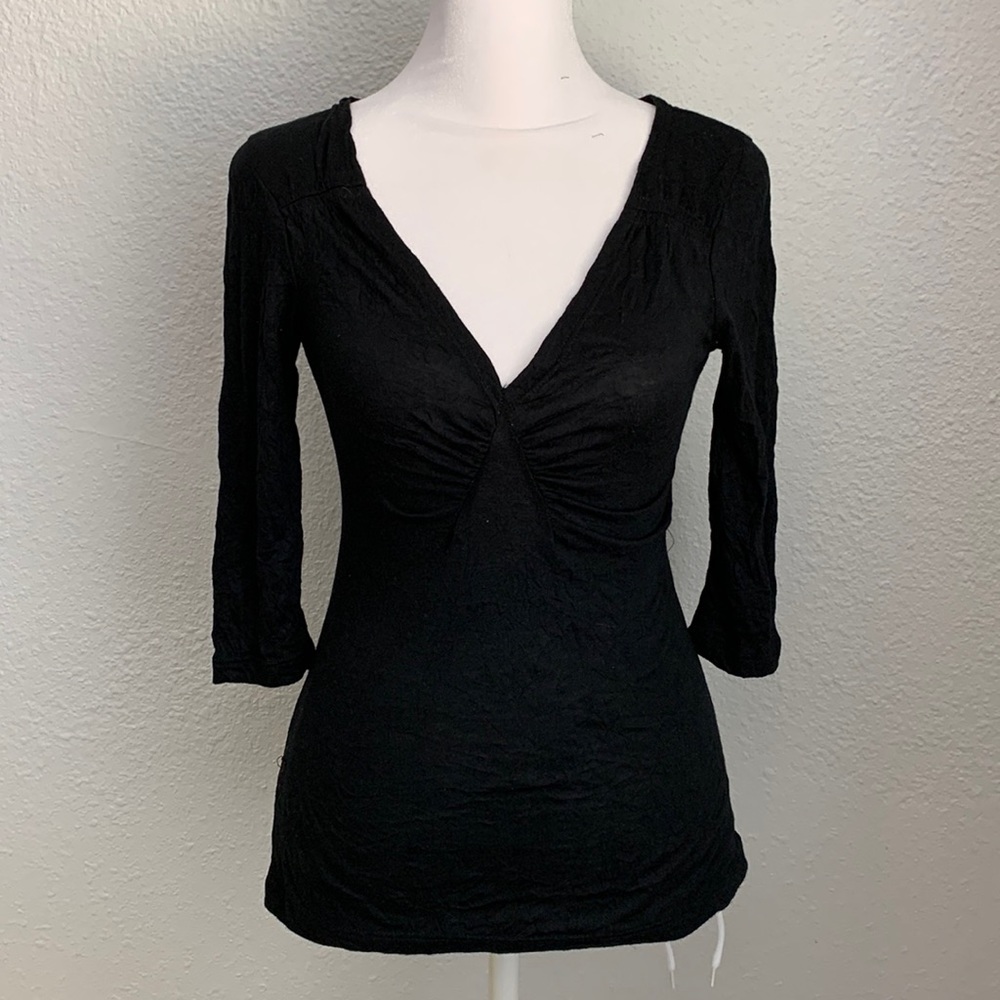 NWOT Surrealist 3/4 sleeve v-neck tee style name Madison